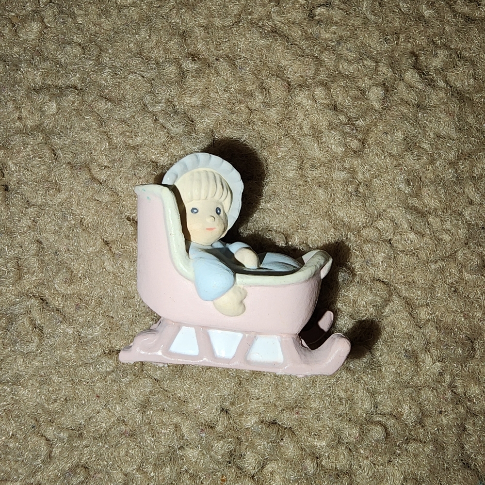 Sled figurine